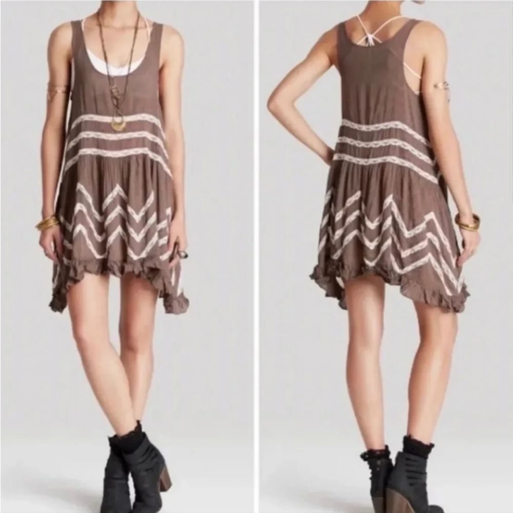 Free People Tan & White Trapeze Slip - SMALL